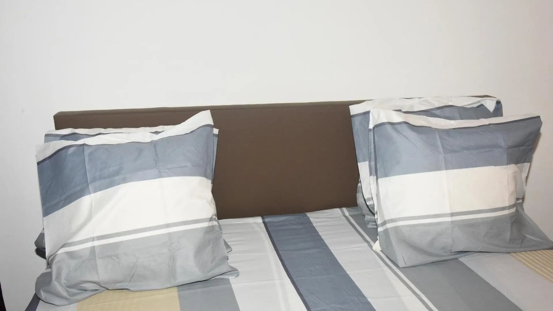 Hebergement Confort Gare De L'Ouest, Troisiemes Etages Brüsszel Apartman